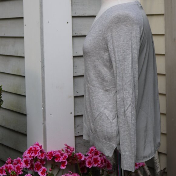 Banana Republic Heather Grey V-Neck Sweater w Lightweight Woven Poly Back Sz SP - Picture 3 of 8